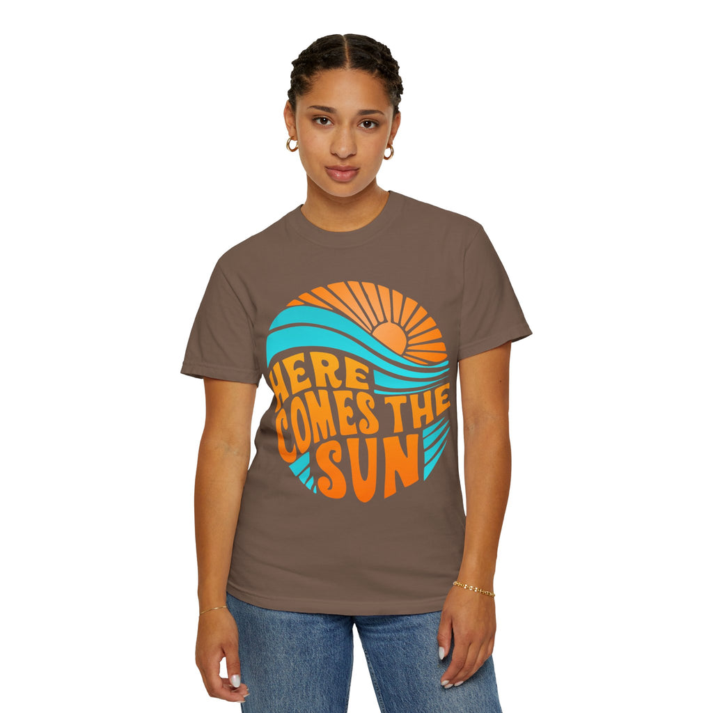 Here Comes the Sun T-Shirt — Retro Beach Vibes Graphic Tee