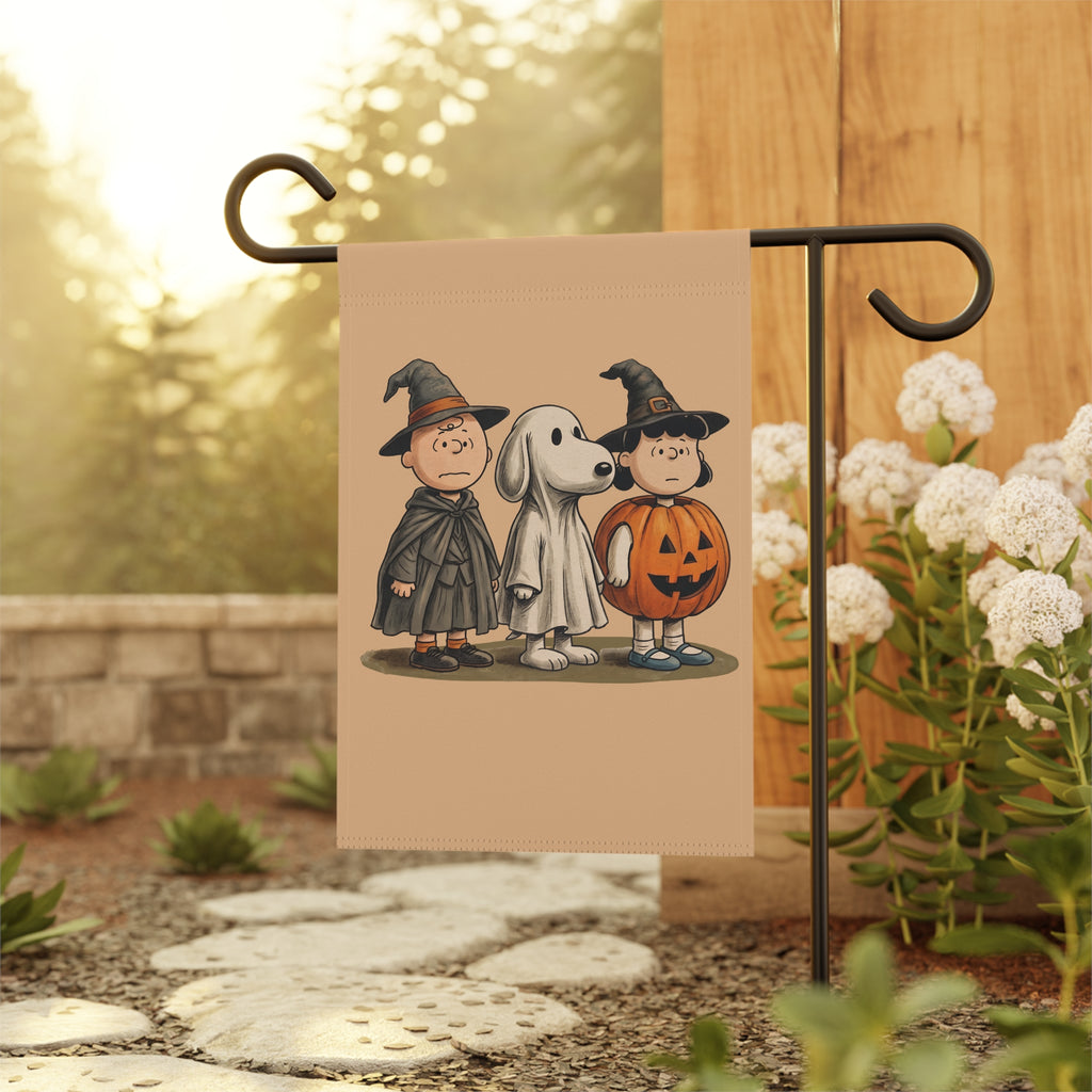 Peanuts Halloween Garden Flag — Charlie Brown, Snoopy & Friends Pumpkin Costume Decor