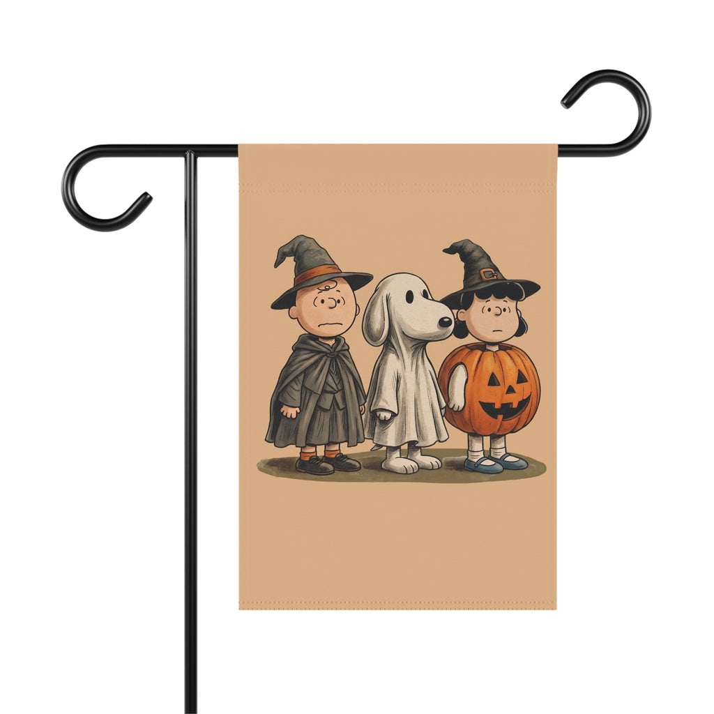 Peanuts Halloween Garden Flag — Charlie Brown, Snoopy & Friends Pumpkin Costume Decor