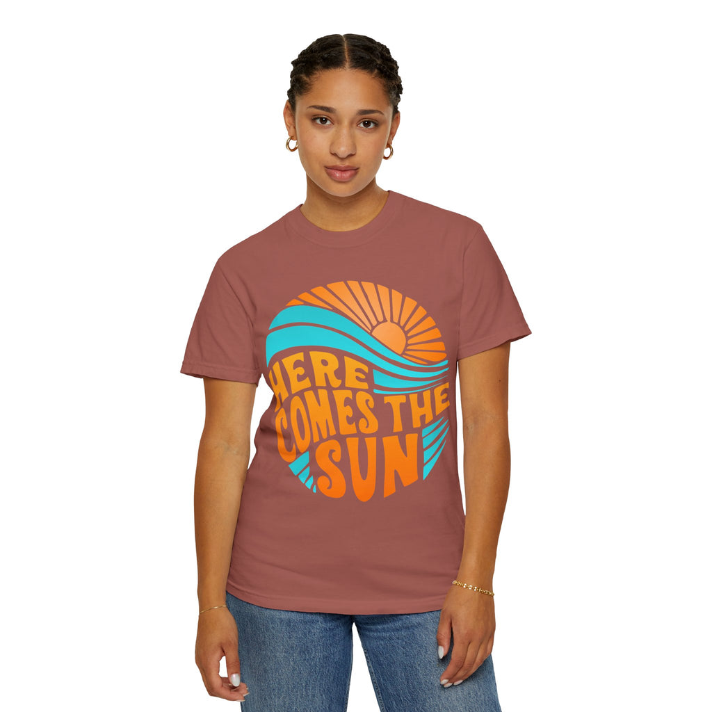 Here Comes the Sun T-Shirt — Retro Beach Vibes Graphic Tee
